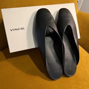VINCE Levins black leather slip on mules 8